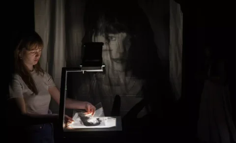 “Une Autre Vie” explore la figure de Christiane F., au Théâtre des Amandiers, à Nanterre.